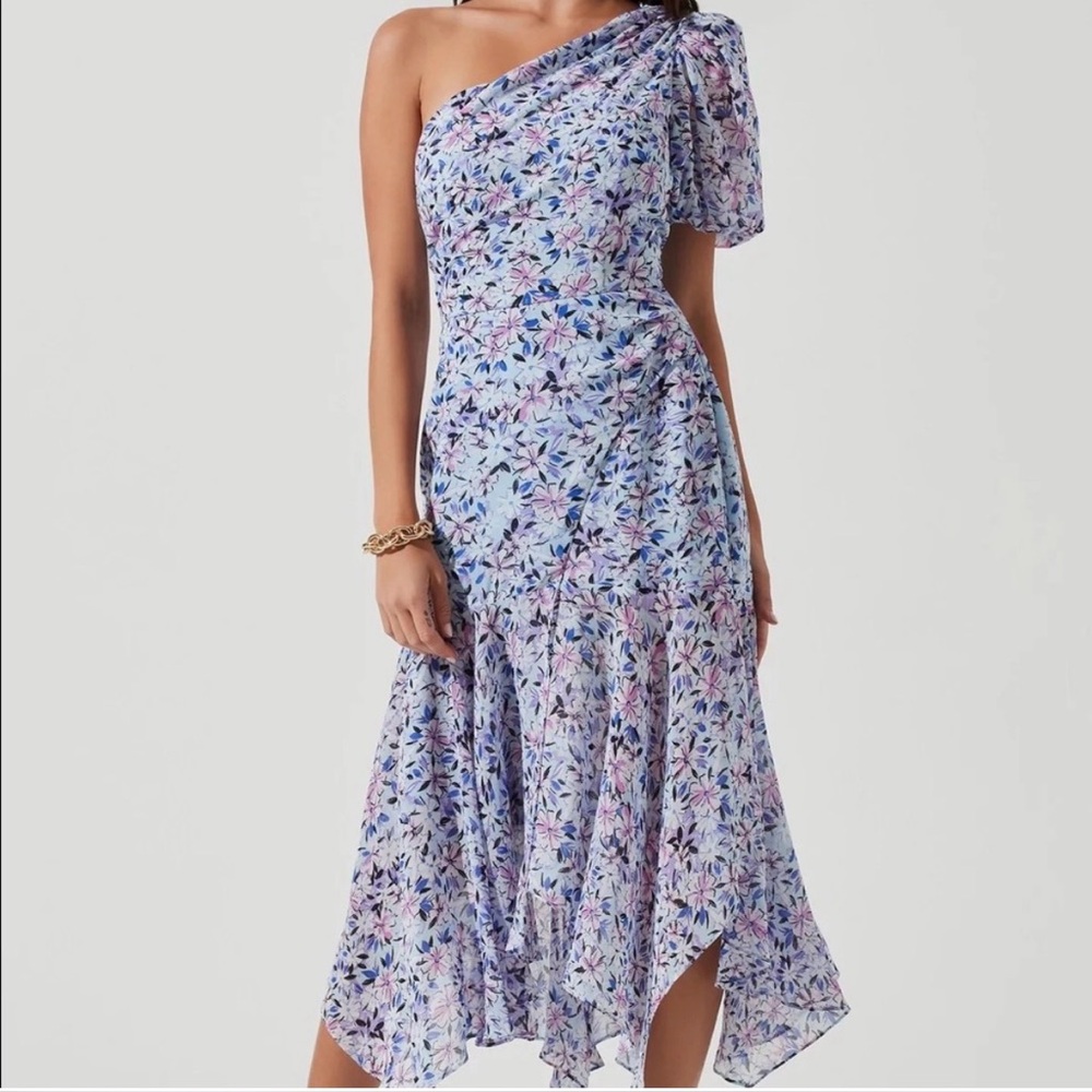 ASTR The Label SANTORINI Blue Multi Floral One Shoulder Ruffle Dress Small NWT